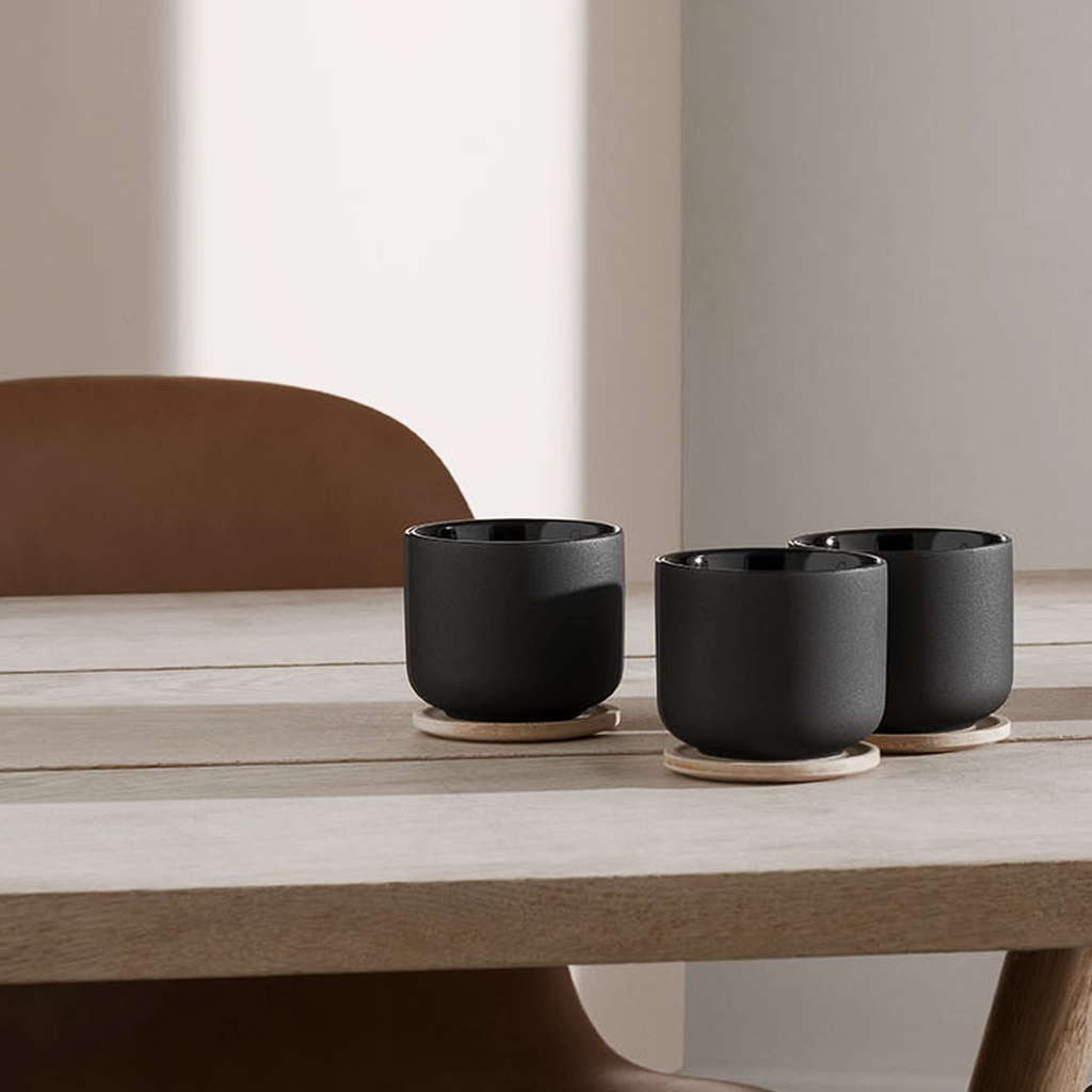 Theo cup. with coaster/lid - black